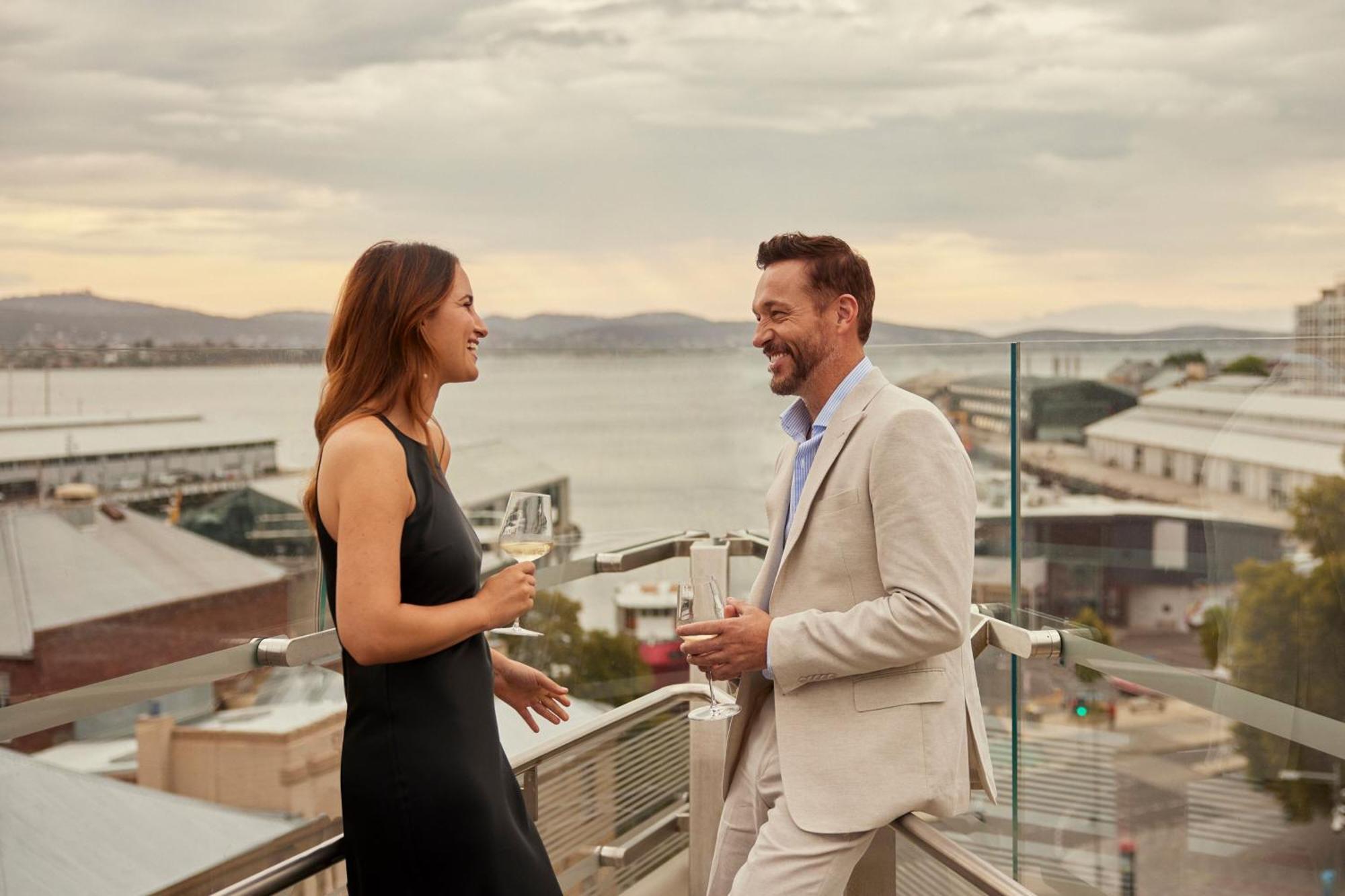 The Tasman, A Luxury Collection Hotel, 霍巴特 外观 照片 The rooftop bar at the Crowne Plaza Hotel