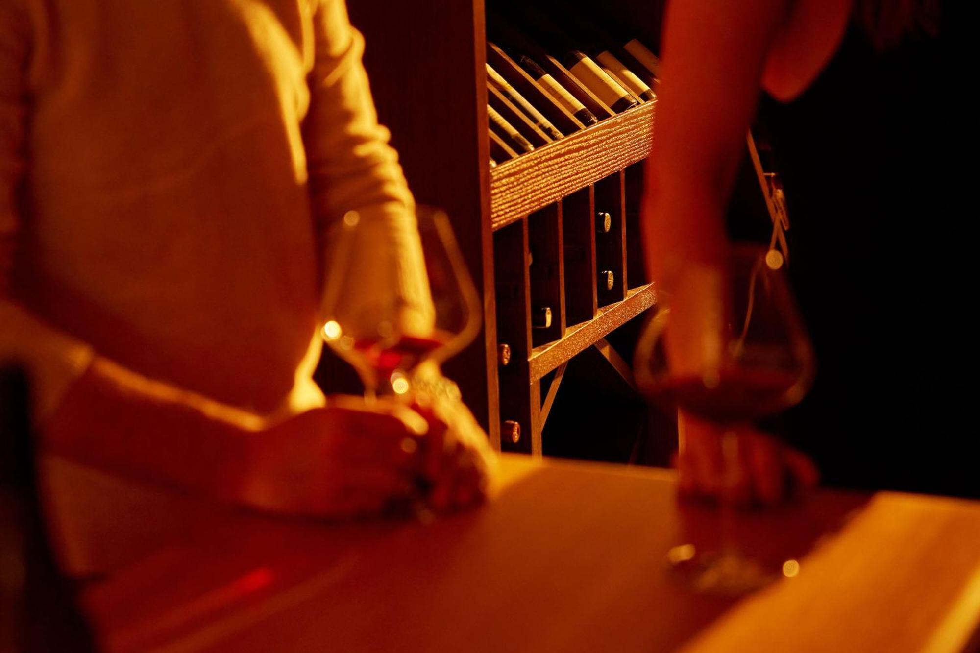 The Tasman, A Luxury Collection Hotel, 霍巴特 外观 照片 Wine tasting