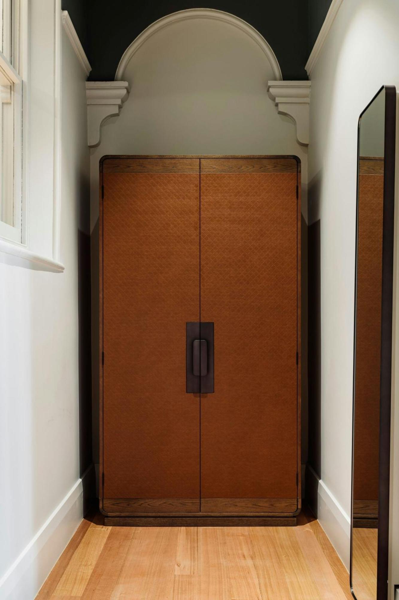 The Tasman, A Luxury Collection Hotel, 霍巴特 外观 照片 A wardrobe